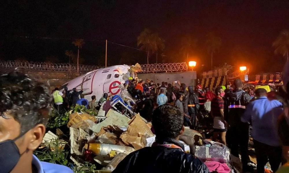 Συντριβή αεροπλάνου στην Ινδία: Εξετάζουν τα «μαύρα κουτιά» του Boeing 737